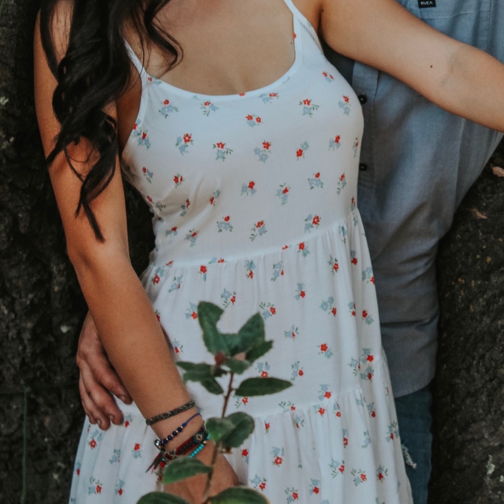 Beautiful Dress - Picture 2 of 3